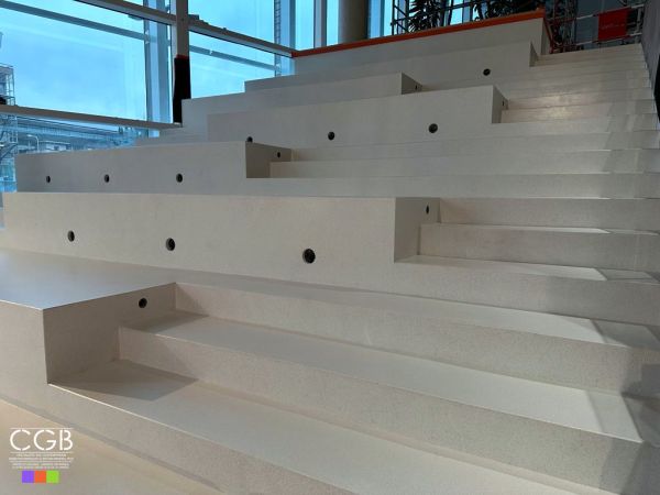 Escalier revêtement béton avec spots à Lyon