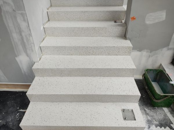 Escalier en micro terrazzo