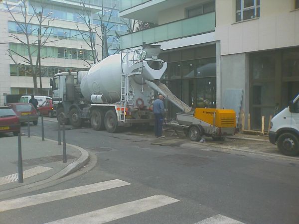 Camion toupis avec pompe